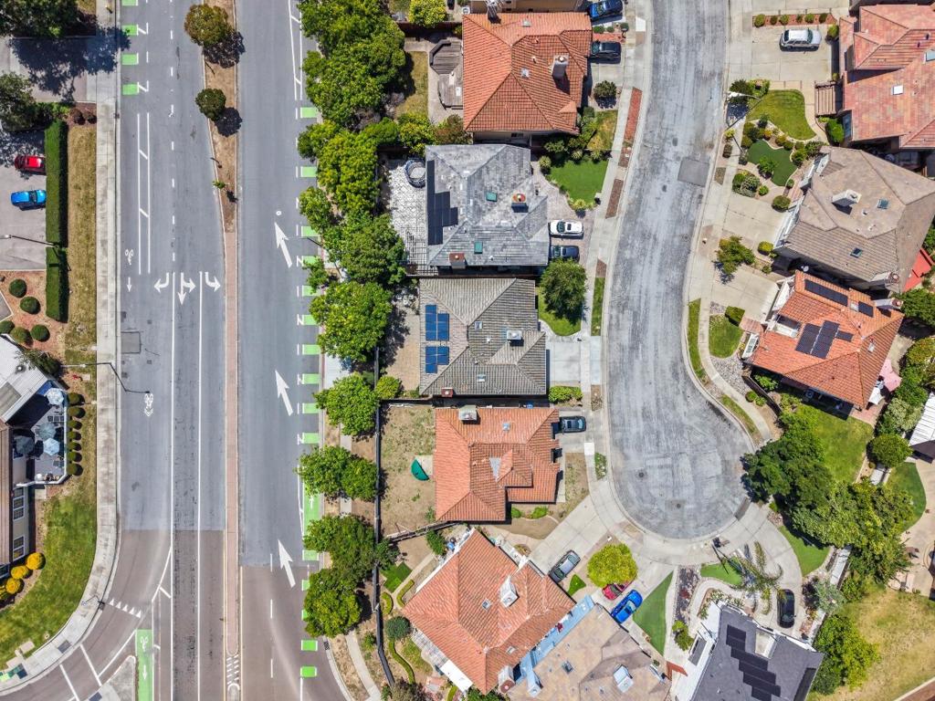 https://media.crmls.org/mediaz/d6245cc3-e7d3-4c92-95dd-61a2331796e5.jpg?preset=X-Large