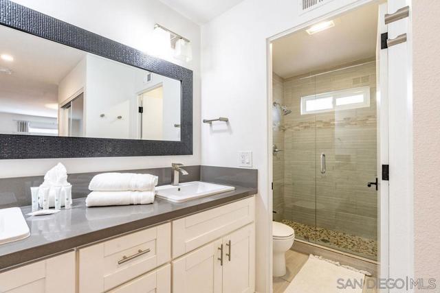 5745 Soledad Mountain Road, La Jolla CA: https://media.crmls.org/mediaz/d62470bd-965b-4f04-a409-dfbf1a5dec10.jpg