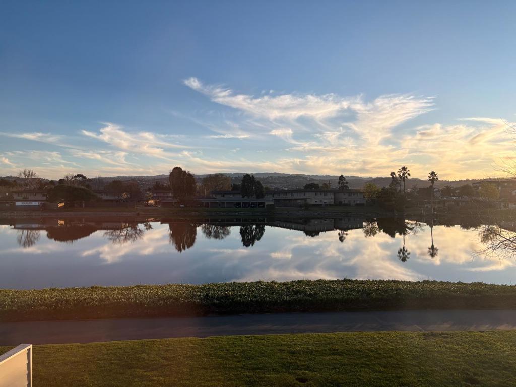 https://media.crmls.org/mediaz/d624dc61-6500-4c3e-8d09-602585668478.jpg?preset=X-Large