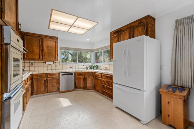17370 Lakeview Drive, Morgan Hill CA: https://media.crmls.org/mediaz/d6254d50-0030-4a80-91b9-5652c0140312.jpg