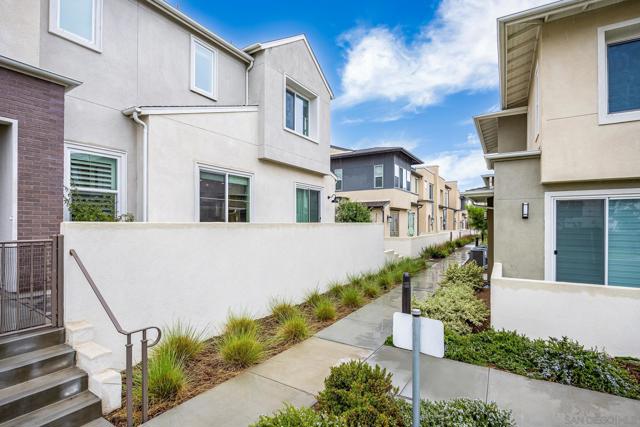 2097 Bluestone Cir, Chula Vista CA: https://media.crmls.org/mediaz/d6259abe-c691-4105-8e91-3ff299de5016.jpg