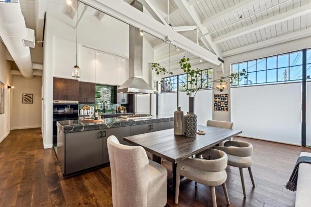 311 4th St, Oakland CA: https://media.crmls.org/mediaz/d625f9bb-1cc7-41f9-abcd-71f3ba9ef907.jpg