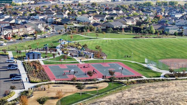 5541 Promontory Way, Antioch CA: https://media.crmls.org/mediaz/d6261eee-cdc4-4ba6-839b-4f90e6064d53.jpg