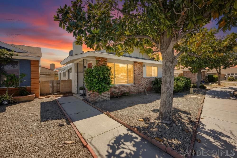 351 Gardenia Cir