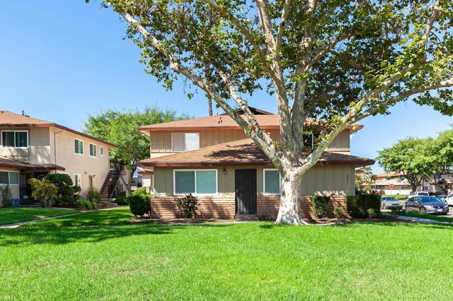 8842 Mission Vega Ct, Santee CA: https://media.crmls.org/mediaz/d62643b9-020f-4d98-98d9-28a758630de8.jpg