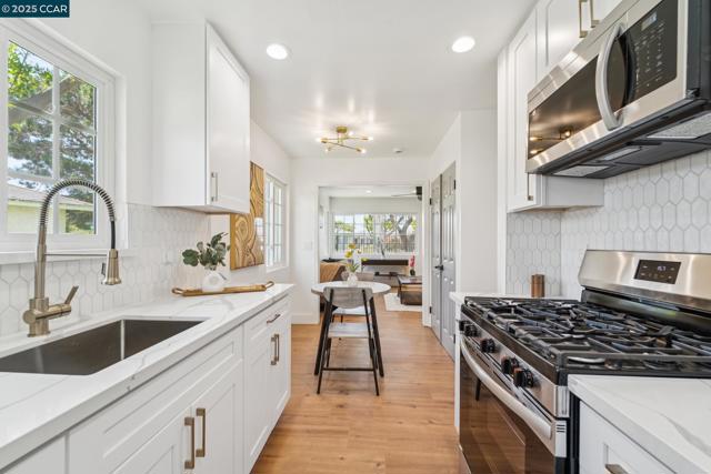 23230 Anchor Avenue, Carson CA: https://media.crmls.org/mediaz/d6271cdb-b710-4759-8109-310f4ef2b2e1.jpg