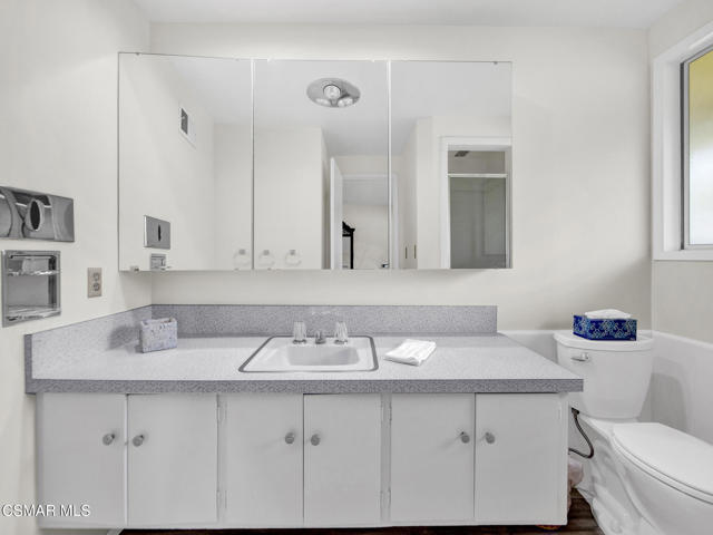 5448 Bothwell Road, Tarzana CA: https://media.crmls.org/mediaz/d627873c-1118-4275-9114-1d101a8cc2bb.jpg