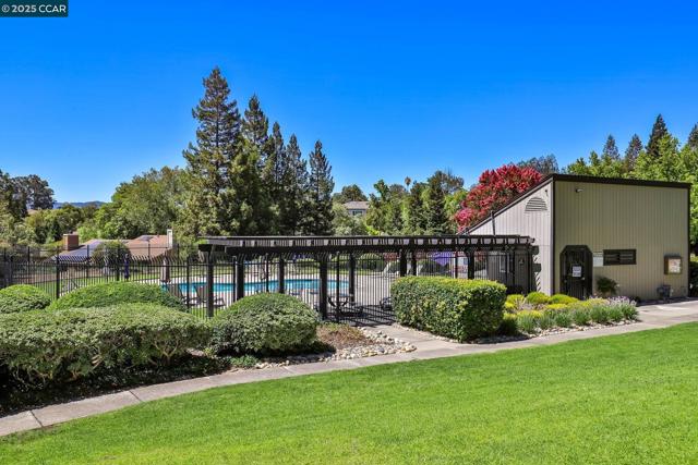 2510 Tea Tree Ct, Martinez CA: https://media.crmls.org/mediaz/d62815ac-9ad0-4476-8630-de1092c1818f.jpg