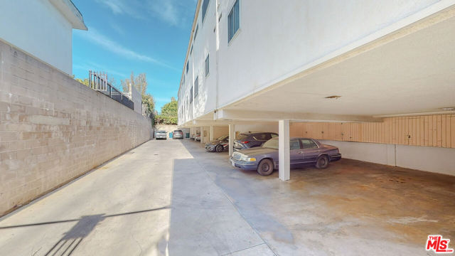 1 Car Parking (Gray Car)