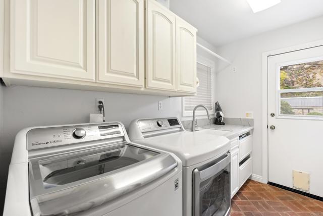 11984 Paseo Fuerte, El Cajon CA: https://media.crmls.org/mediaz/d6290019-5c5a-47c9-b0e8-393c6cee64da.jpg