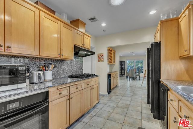 12430 Cumpston Street photo 20