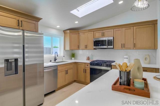 5165 WINTHROP ST, San Diego CA: https://media.crmls.org/mediaz/d629a53c-011e-4b93-83be-e2723290e6ed.jpg