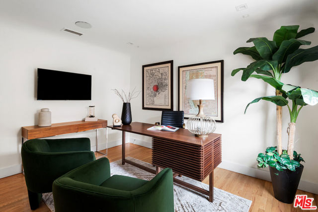 5319 West Boulevard, Los Angeles CA: https://media.crmls.org/mediaz/d62a301f-1b40-4513-aa70-ba00494d1aee.jpg