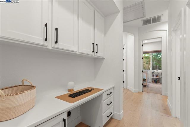 3319 Besana Dr, El Dorado Hills CA: https://media.crmls.org/mediaz/d62adde7-a6ea-46bf-b2d8-8f016937d77c.jpg