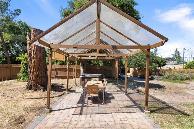 26388 Ginny Lane, Los Altos Hills CA: https://media.crmls.org/mediaz/d62b7c25-2bb6-402f-84ae-379b403368ac.jpg
