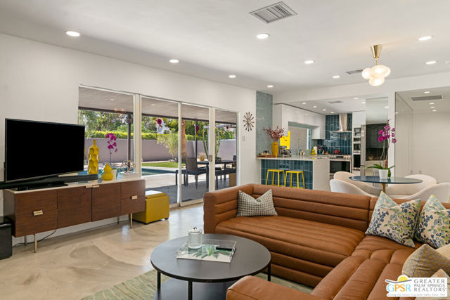 1405 E Tachevah Drive, Palm Springs CA: https://media.crmls.org/mediaz/d62ba259-2029-4a57-83b7-e5b6ae00f3b0.jpg