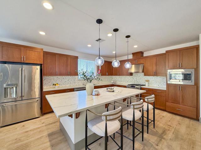 9283 Rancho Hills Drive, Gilroy CA: https://media.crmls.org/mediaz/d62bd696-85ab-4b34-b2cd-de4a3719c961.jpg
