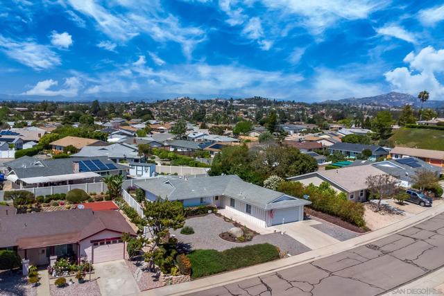 12466 Senda Rd, San Diego CA: https://media.crmls.org/mediaz/d62c08a8-5753-4463-8139-cd60d0a1d953.jpg
