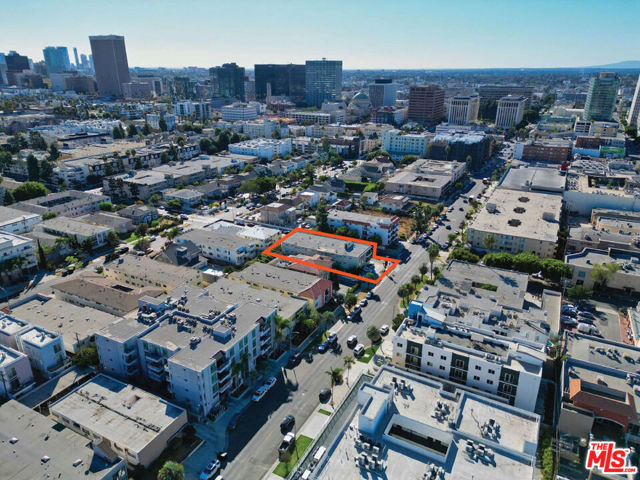 4171 W 4th Street, Los Angeles CA: https://media.crmls.org/mediaz/d62c5dab-8897-4cf7-b556-25c9db764b2a.jpg