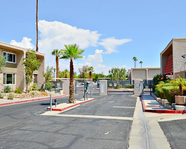 2230 N N. Indian Canyon Way Drive, Palm Springs CA: https://media.crmls.org/mediaz/d62c8d14-63e8-4045-95d7-e2267d2ad025.jpg