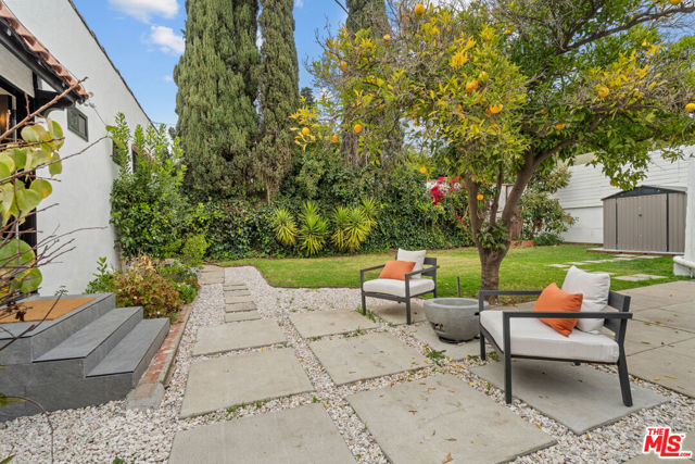 722 N La Jolla Avenue, Los Angeles CA: https://media.crmls.org/mediaz/d62cd196-47b1-4510-89fc-db5606ea591b.jpg