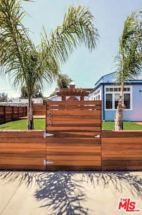 653 Marine Street photo 23
