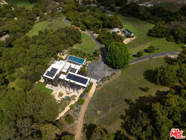 22575 Monte Vista Drive, Topanga CA: https://media.crmls.org/mediaz/d62d1931-2589-420f-b174-6941bfb52ec9.jpg