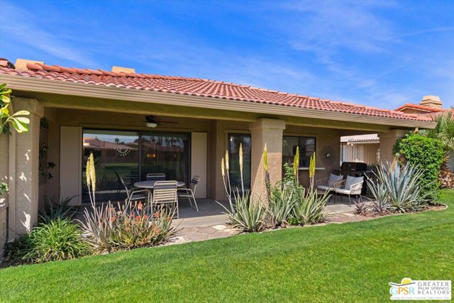 34 Camino Arroyo Place, Palm Desert CA: https://media.crmls.org/mediaz/d62d2eab-5e33-41f3-bcd8-1f40db2537ce.jpg