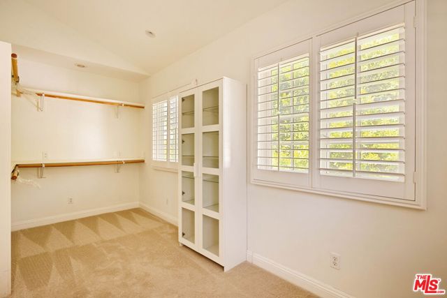 950 South Longwood Avenue photo 39
