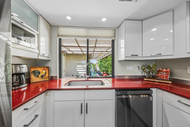 148 Las Lomas, Palm Desert, CA 92260