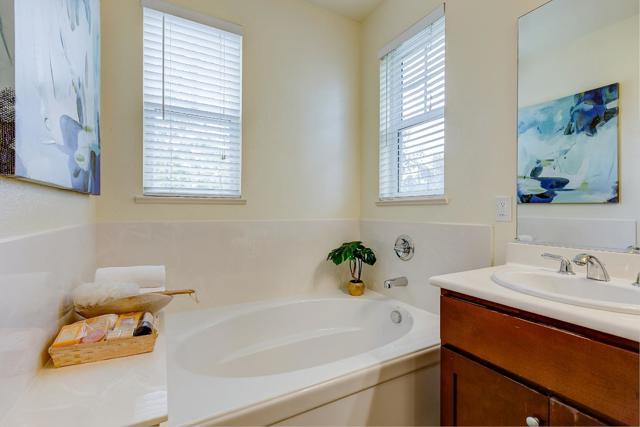 582 Cottage Park Drive, Hayward CA: https://media.crmls.org/mediaz/d62ea7b9-78c3-4bff-997d-ccf856427374.jpg