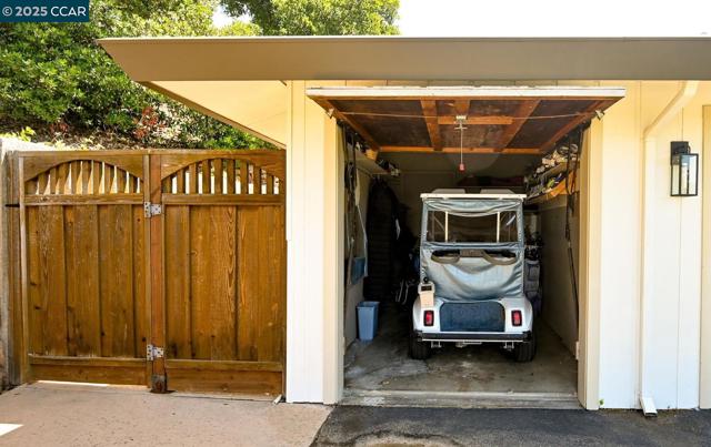 554 Golf Club Road, Pleasant Hill CA: https://media.crmls.org/mediaz/d62f0aa7-a759-4acc-89bb-133d4f9df098.jpg