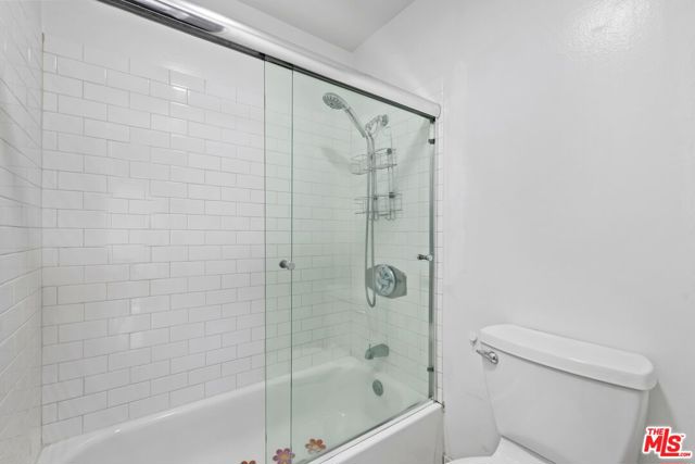 976 Larrabee Street, West Hollywood CA: https://media.crmls.org/mediaz/d62f685d-3352-4b50-83f9-ca34e755fa07.jpg