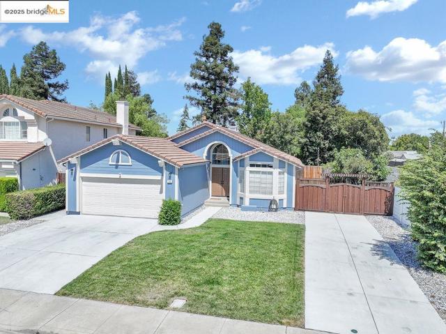 738 Valley Green Dr, Brentwood CA: https://media.crmls.org/mediaz/d62fd57c-883b-4c61-83b3-09015d04cc15.jpg