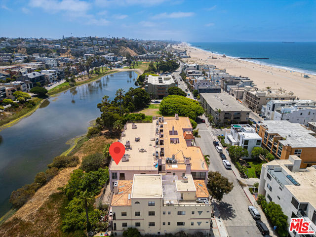 6220 Pacific Avenue, Playa del Rey CA: https://media.crmls.org/mediaz/d62fdb04-556b-4187-9268-dd0c0c833e7f.jpg