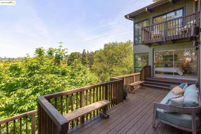 20 Ascot Ct, Oakland CA: https://media.crmls.org/mediaz/d63038ba-83b8-470d-95da-8c25f7e67ffe.jpg