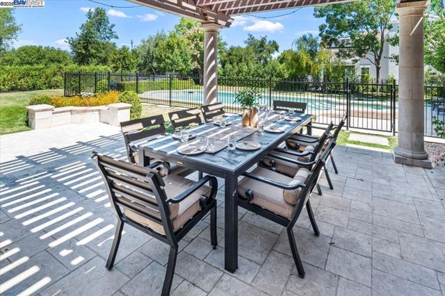 1137 Via Di Salerno, Pleasanton CA: https://media.crmls.org/mediaz/d630e3e4-4ee6-40cd-8bb2-0ac9856e9e4b.jpg