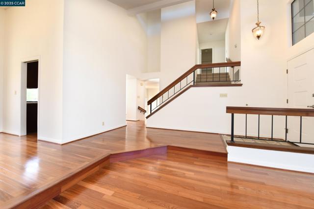 319 Oak Glen Ct, Martinez CA: https://media.crmls.org/mediaz/d630ff1d-a4e2-4c76-8575-5459426c1fc2.jpg