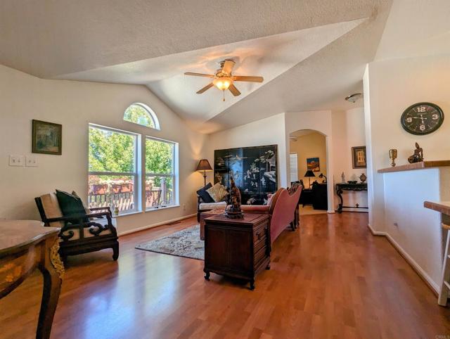 Detail Gallery Image 9 of 28 For 1351 Pepper Drive #52,  El Cajon,  CA 92021 - 3 Beds | 2 Baths