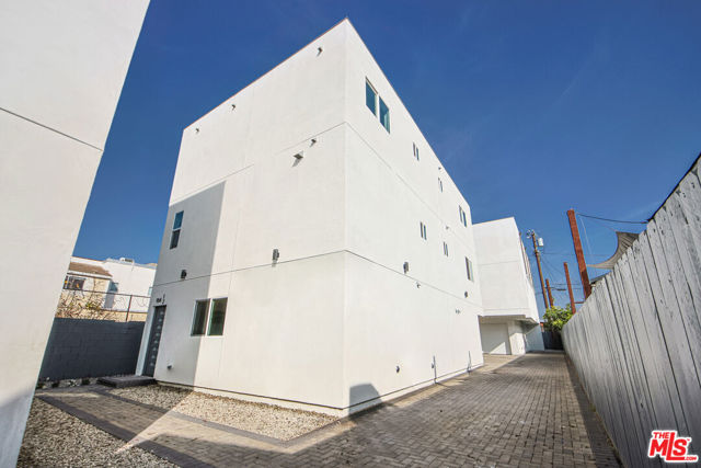 954 N Kingsley Drive, Los Angeles CA: https://media.crmls.org/mediaz/d6314cb0-c772-45d7-a7d4-5d906508f971.jpg