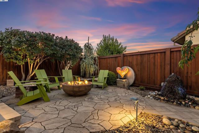 1835 Riesling Cir, Brentwood CA: https://media.crmls.org/mediaz/d631909b-3eb9-4c30-9de1-0d13e9d05613.jpg