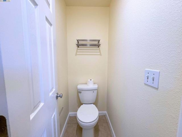 4651 Stern Dr, Merced CA: https://media.crmls.org/mediaz/d632371a-4a50-4af1-a62d-93b16354c5f3.jpg