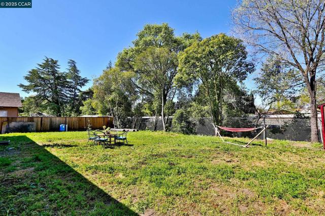 2745 Minert Rd, Concord CA: https://media.crmls.org/mediaz/d6327efc-8ed5-457e-a7ab-be400e2f250a.jpg