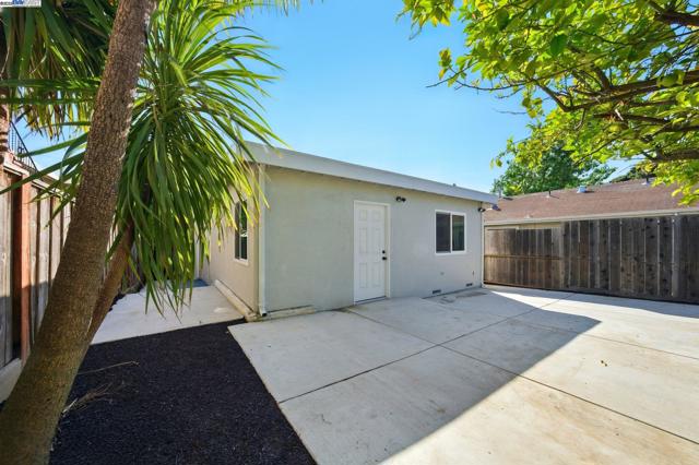 3288 School Street, Oakland CA: https://media.crmls.org/mediaz/d632cfef-9967-4dca-ac6a-fb8284b5437b.jpg