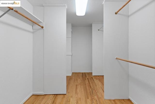 11718 Cranford Way, Oakland CA: https://media.crmls.org/mediaz/d6330332-9f67-4837-8094-598078325901.jpg