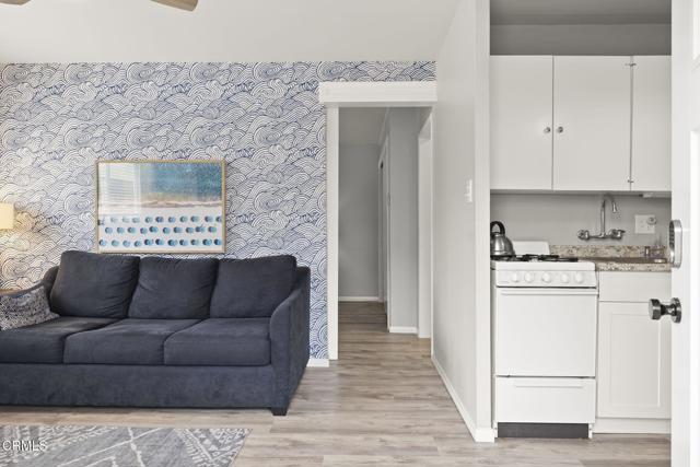 1132 1142 Pittsfield Lane, Ventura CA: https://media.crmls.org/mediaz/d6333139-ff73-46b3-85ac-21c122e816b9.jpg
