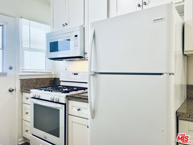 1839 N NORMANDIE Avenue, Los Angeles CA: https://media.crmls.org/mediaz/d6333d86-de5a-4ae6-92c1-45b1baeee7c5.jpg