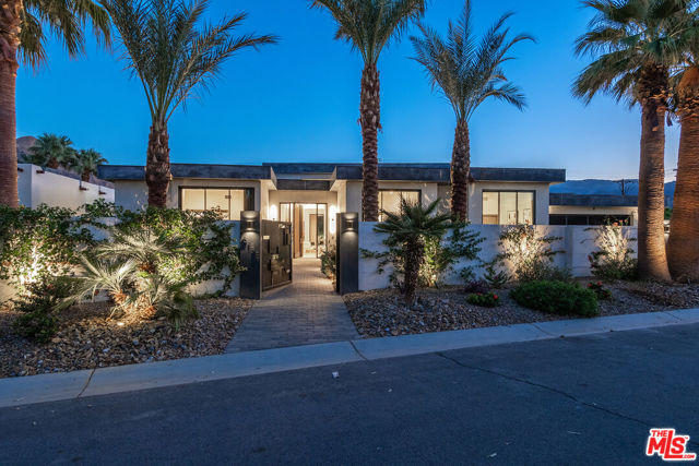 78155 Calle Cadiz, La Quinta CA: https://media.crmls.org/mediaz/d634744e-24cd-4aa7-8b8a-7d3f6d9395ed.jpg