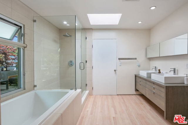 2742 Creston Drive, Los Angeles CA: https://media.crmls.org/mediaz/d634ce6a-e7b6-4d4a-9e21-7f81370950d7.jpg