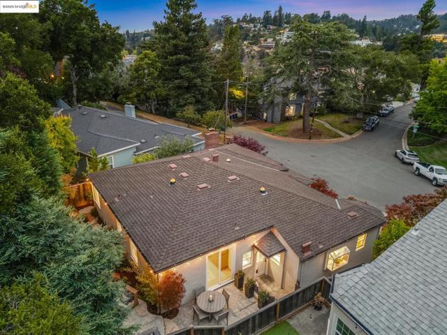 2250 Bywood Dr, Oakland CA: https://media.crmls.org/mediaz/d634eaae-db46-497c-b50a-7a21d38a8351.jpg